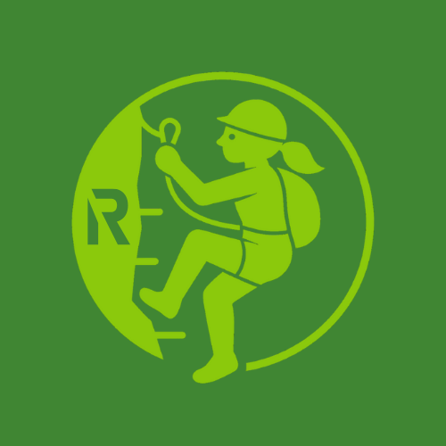 Rookie PIN Kletternde Figur mit Helm und Rucksack auf grünem Hintergrund.